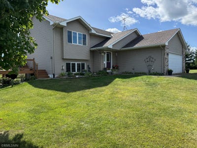 /international/us/2569-little-telander-drive-mora-mn-110110295717/