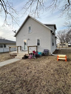 /international/us/619-n-10th-street-winterset-ia-110106127728/