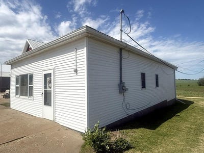 /international/us/440-ferry-road-miles-ia-110108438735/