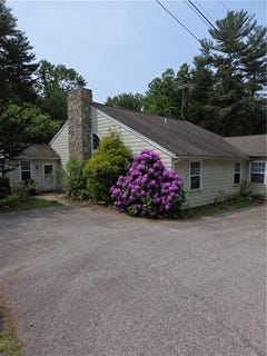 /international/us/1268-main-street-coventry-ri-110100019442/