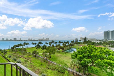 /international/us/801-lake-shore-drive-lake-park-fl-110100121858/