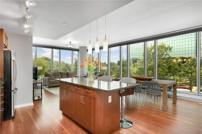 /international/us/8161-33rd-avenue-s-bloomington-mn-110107727053/