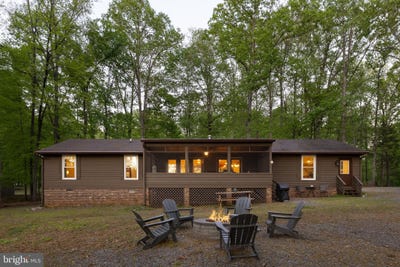 /international/us/154-becky-court-bumpass-va-110107381784/