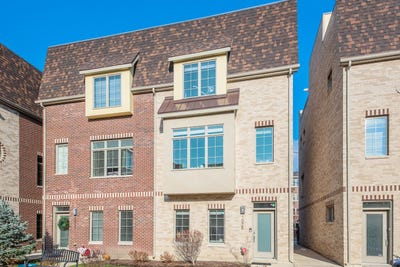 /international/us/1025-walnut-way-oak-park-il-110106951145/