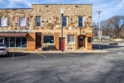 /international/us/333-main-street-gainesville-mo-110107982912/