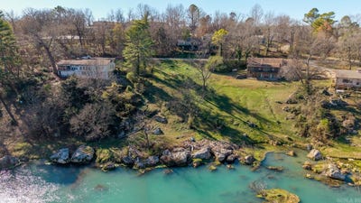 /international/us/riverview-drive-mammoth-spring-ar-110104018992/