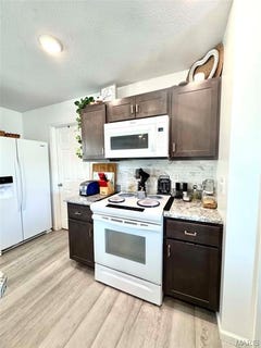 /international/us/250-n-hawkins-avenue-hannibal-mo-110108399648/