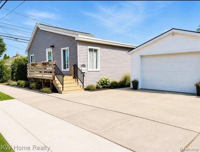 /international/us/28260-felician-street-roseville-mi-110108384578/