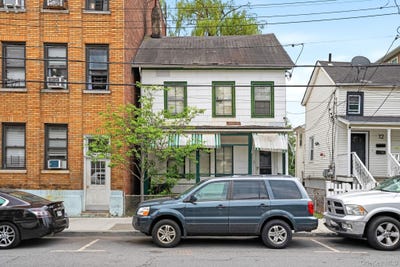 /international/us/10-clinton-street-sleepy-hollow-ny-110119329795/