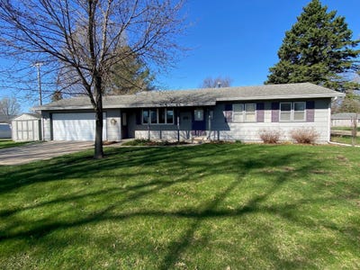 /international/us/403-s-11th-street-osage-ia-110107349881/
