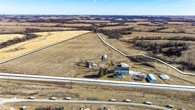 /international/us/2416-county-highway-p27-benton-ia-110105283858/