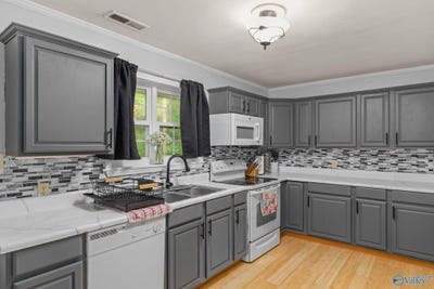 /international/us/606-river-bluff-drive-sheffield-al-110107695597/