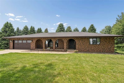 /international/us/725-40th-avenue-pleasantville-ia-110108385505/