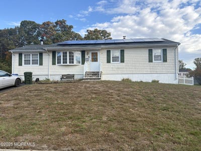 /international/us/20-nottingham-drive-howell-nj-110107464472/