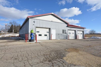 /international/us/606-10th-street-monroe-wi-110105425590/