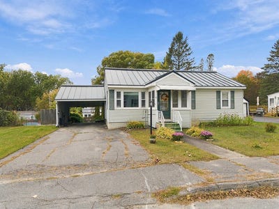 /international/us/8-chadwick-street-winslow-me-110120420807/
