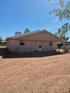 /international/us/1002-la-caverna-van-horn-tx-110102417575/