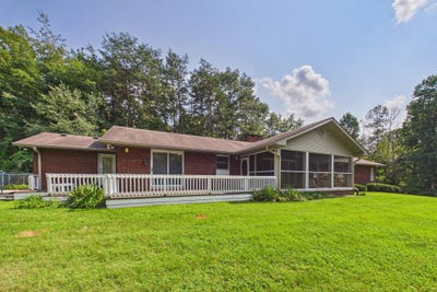 /international/us/68-clay-drive-manchester-ky-110109777236/