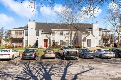 /international/us/334-mayfair-place-morganville-nj-110108469107/