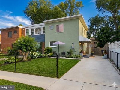 /international/us/907-e-meadows-court-oxon-hill-md-110108608296/