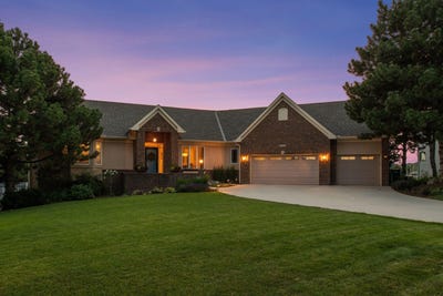 /international/us/8754-ridge-ponds-court-victoria-mn-110109623940/