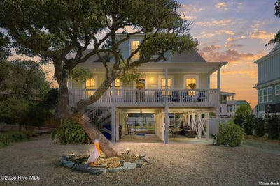 /international/us/108-se-70th-street-oak-island-nc-110120093764/