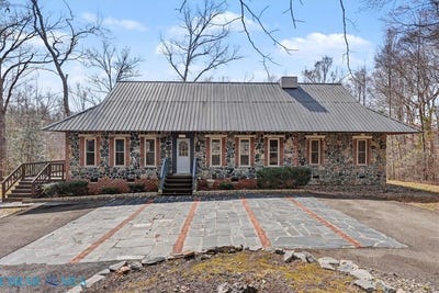 /international/us/9050-higgins-road-quinton-va-110106479043/