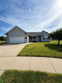 /international/us/2526-hickory-cir-fort-dodge-ia-110108169106/