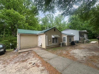 /international/us/416-sullivan-st-blackstone-va-110107891973/