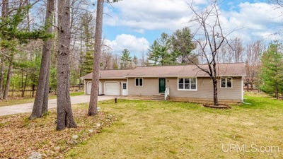 /international/us/w8874-w-lakeview-drive-iron-mountain-mi-110107842783/