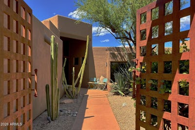 /international/us/8502-e-cave-creek-road-carefree-az-110107734713/
