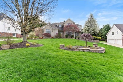 /international/us/420-wakefield-run-boulevard-hinckley-oh-110098982212/