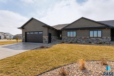 /international/us/2701-w-oak-hill-dr-sioux-falls-sd-110106535555/