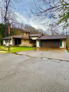 /international/us/69-circle-drive-new-martinsville-wv-110106961046/