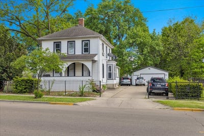 /international/us/817-front-street-aurora-il-110108076989/