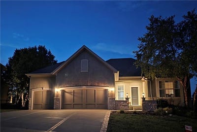 /international/us/18804-99th-street-lenexa-ks-110119993856/