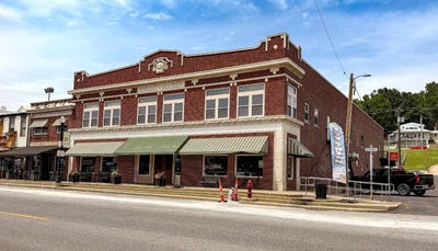 /international/us/117-e-broadway-st-brunswick-mo-110108682736/