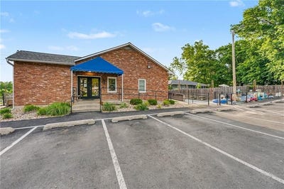 /international/us/303-n-169-highway-smithville-mo-110108436793/