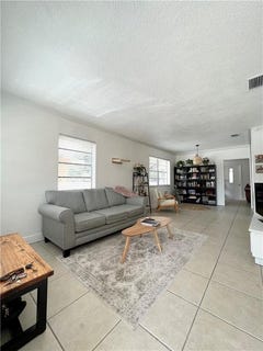 /international/us/225-e-41st-street-hialeah-fl-110077938902/?lang=en