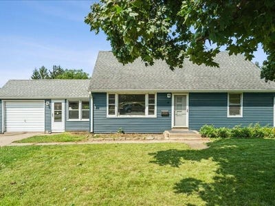 /international/us/703-40th-street-se-cedar-rapids-ia-110101451453/