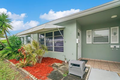 /international/us/902-south-drive-delray-beach-fl-110106539749/