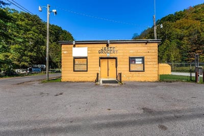 /international/us/2979-cherokee-road-northfork-wv-110102928703/