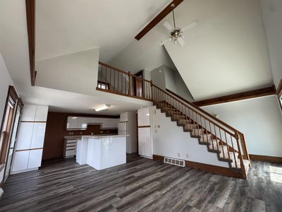 /international/us/208-w-main-street-sun-prairie-wi-110108691327/