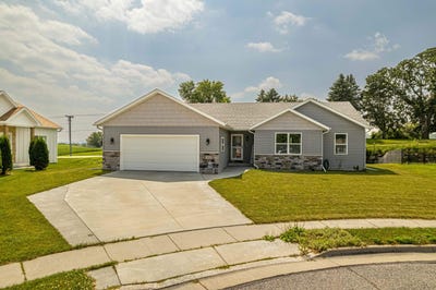 /international/us/1320-16th-street-baraboo-wi-110100946066/