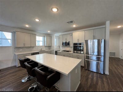 /international/us/2555-hampton-road-henderson-nv-110107995326/