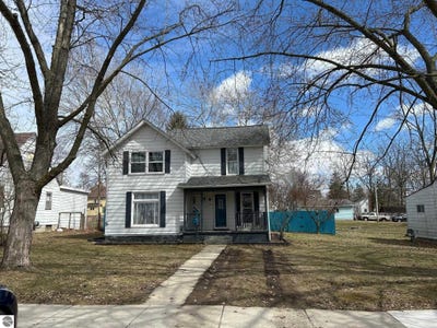 /international/us/320-n-elm-ithaca-mi-110106769783/