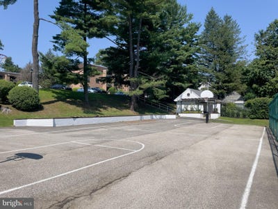 /international/us/1637-oakwood-drive-penn-valley-pa-110100747426/