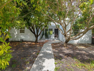 /international/us/8942-carlyle-ave-surfside-fl-110108543431/