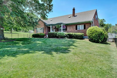 /international/us/422-main-st-new-castle-va-110108398239/