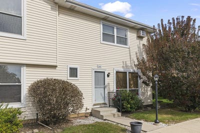 /international/us/230-raintree-court-aurora-il-110120887900/
